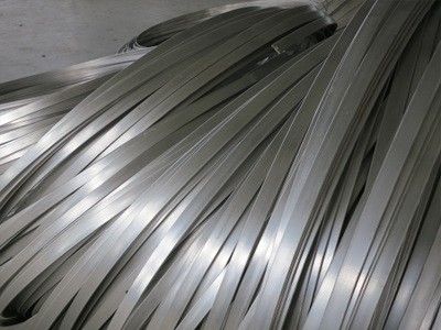 SUS304不锈钢扁带 挤压冷轧不锈钢条固熔退火酸洗去应力软态钢带