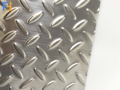 厂家直销不锈钢灰色防滑板 酒店背景装饰 不锈钢压花装饰板定制