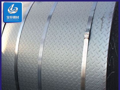 广东钢材批发 花纹板 镀锌花纹卷板 防滑楼梯踏步铁钢板 开平切割