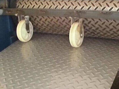 厂家直销 304不锈钢花纹板防滑现货不锈钢花纹板耐腐蚀不生锈