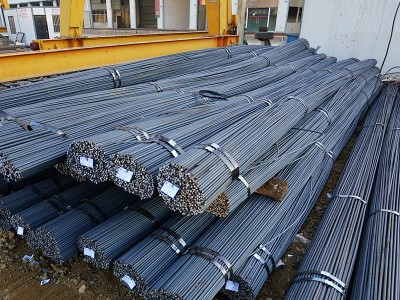四级螺纹钢现货批发 螺旋形横肋HRB500E/4级带肋钢筋