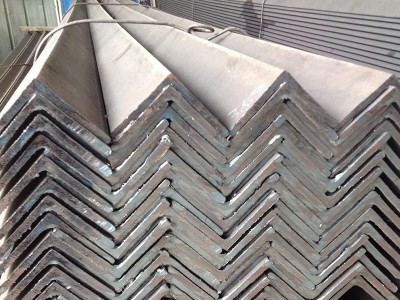 河北唐山国标角钢生产厂家 专业生产各种规格热轧角钢 价格优惠