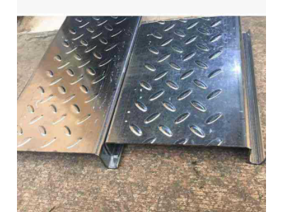 不锈钢 镀锌 黑铁楼承板 屋面瓦 钢结构定制 冷弯型钢加工