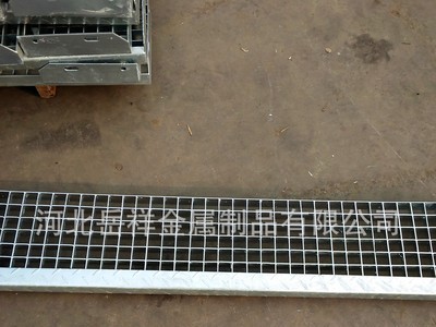 厂家定做网眼钢铁板热浸镀锌方格板喷漆插接齿形网格板沟盖板