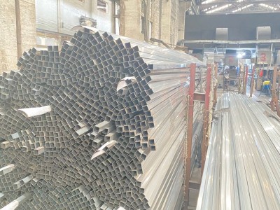 可定制可配送到厂佛山不锈钢厂家直供201焊管 304 钻孔激光切割