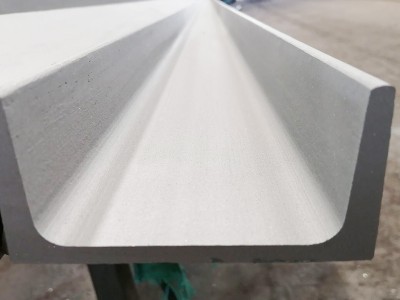 厂家供应304不锈钢热轧焊接槽钢 工字钢 喷砂酸白表面 定尺长度