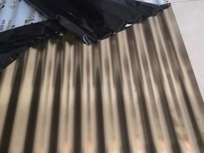 香槟金不锈钢波浪板圆弧表面贴膜波纹板厚0.6*836宽长2440