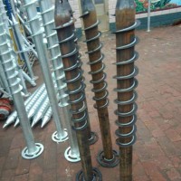 厂家供应地基圆管桩?屋子地桩? 围栏桩 螺旋地桩?水库围栏