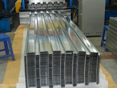 厂家直销 集装箱外墙专用板 1150小波浪岩棉夹芯板 箱式房 岩棉板