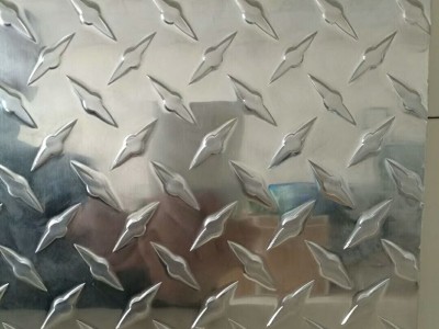 供应压花指南针花纹铝板/五条筋花纹铝板/橘皮花纹铝板/批发零售