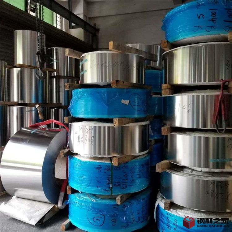 10821503935_880774040