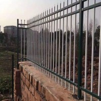 厂家发货黑色铁艺围墙护栏 厂区防攀爬镀锌方管锌钢隔离围栏