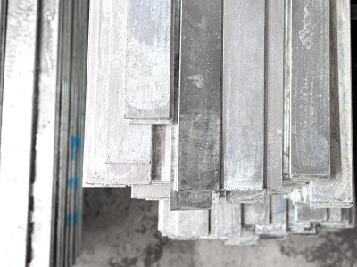 镀锌扁钢Q235B热轧角铁热镀锌幕墙冲孔建筑设备加工定制厂家直供