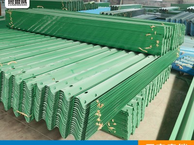 现货供应高速护栏板 厂家批发喷塑立柱镀锌喷塑立柱