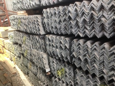 供应，80*80*8国标Q235B唐钢马钢热镀锌角钢 镀锌角钢 黑铁三角铁