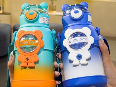 网红可爱高颜值背带便携儿童学生316不锈钢真空吸管水杯保温杯